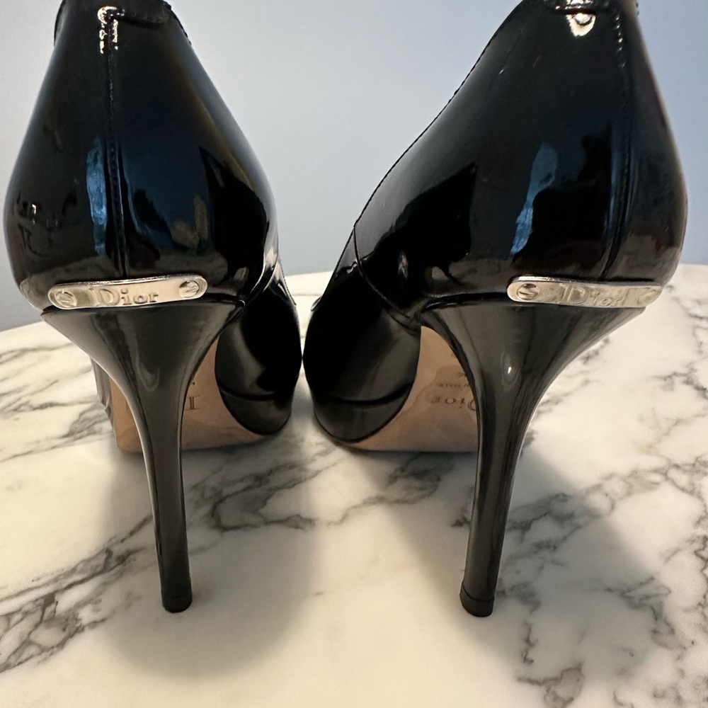 Dior black patent leather peep toe pumps - Picture 2 of 5